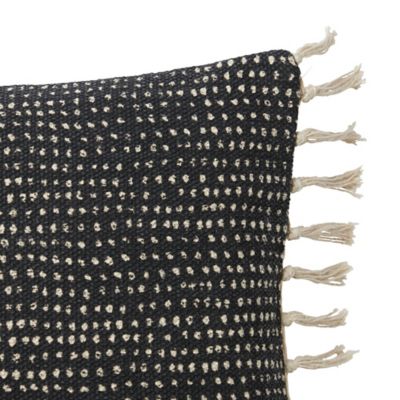 Coussin à rayures tissées Blooma Denia noir et blanc 30 x 50 cm