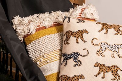Coussin carré Leopold imprimé tigres beige L.45 x l.45cm Deco&co