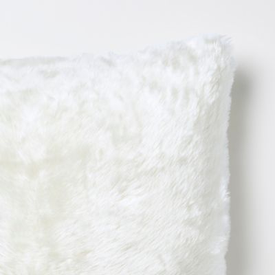 Coussin effet fourrure blanc nacré L.45 x l.45 cm, GoodHome