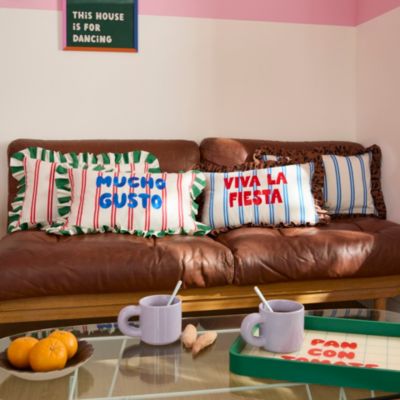 Coussin Taxi Brousse brodé - Mucho Gusto - rayé rouge avec volants verts