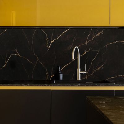 Crédence cuisine adhésive en vinyle imitation marbre noir et or, 200 x 40 cm, design raccordable