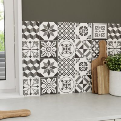 Crédence de cuisine GoodHome carreaux de ciment gris l. 180 cm x H. 60 cm x Ep. 3 mm