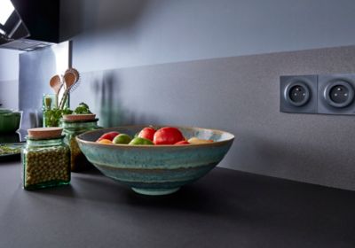 Crédence de cuisine zinc anthracite et gris titanium GoodHome Berberis l. 200 cm x H. 60 cm x Ep. 3 mm
