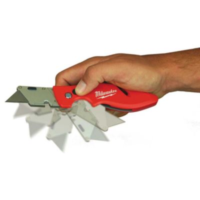 Cutter retractable Milwaukee Fastback 4932471357 compact pliant avec clip
