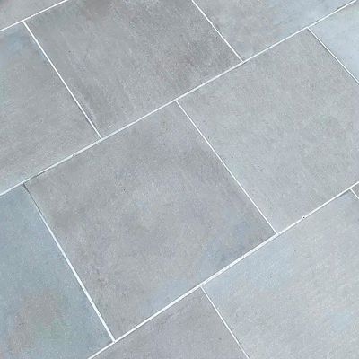 Dallage Grès Kandla Gris - flammé brossé - PIERRE ET PARQUET - 100 x 100 x ép. 3 cm