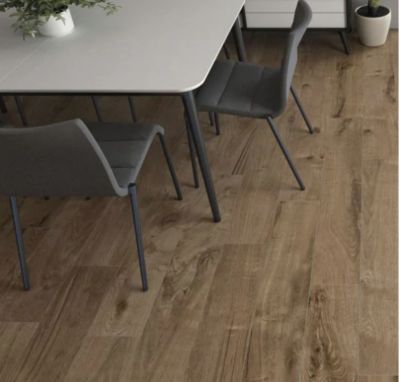 Dalle sur plots effet bois Corcovado 2.0 Walnut R11 30x120,5 cm - Réflex boutique