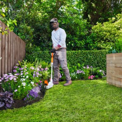 Débroussailleuse sans fil avec batterie Stihl FSA 30 ( vendue avec batterie et chargeur )