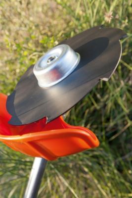 Débroussailleuse thermique - 27 cm³ - largeur de coupe avec fil 420 mm - largeur de coupe avec lame 230 mm - Stihl FS55