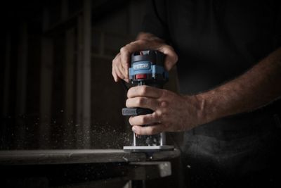 Défonceuse filaire Erbauer EPR710 710 W 240V