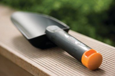 Déplantoir Fiskars Solid™ en polyamide et fibre de verre L.29,1 cm