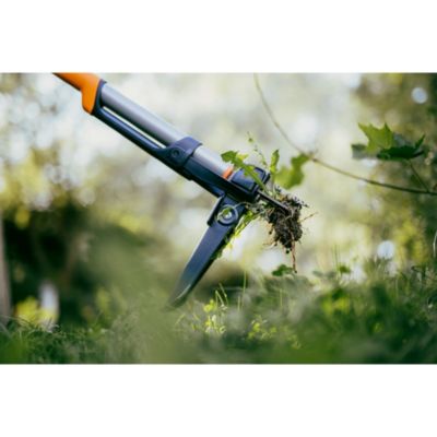 Désherbeur manuel ergonomique Fiskars en acier inoxydable
