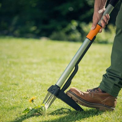 Désherbeur téléscopique 4 dents SmartFit Fiskars