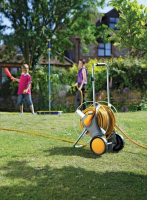 Dévidoir chariot métal avec 30m de tuyau d'arrosage diamètre 19mm HOZELOCK