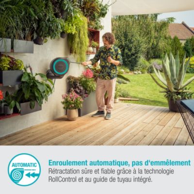 Dévidoir mural automatique RollUp Gardena équipé avec tuyau d'arrosage 20m