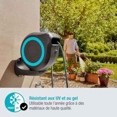 Dévidoir mural automatique RollUp Gardena équipé avec tuyau d'arrosage 20m