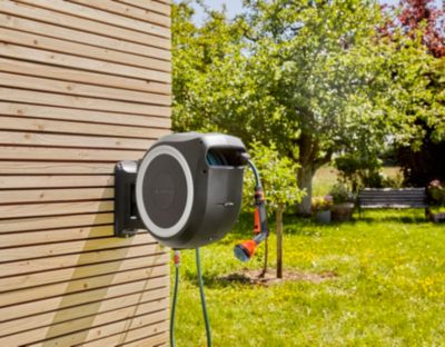 Dévidoir mural automatique RollUp M/L Gardena 20m + 5m offert + pistolet multi-jets offert