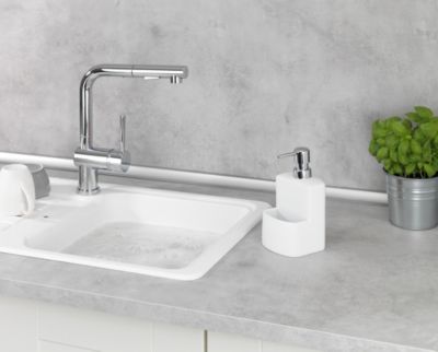 Distributeur rechargeable de liquide vaisselle avec porte éponge Wenko blanc