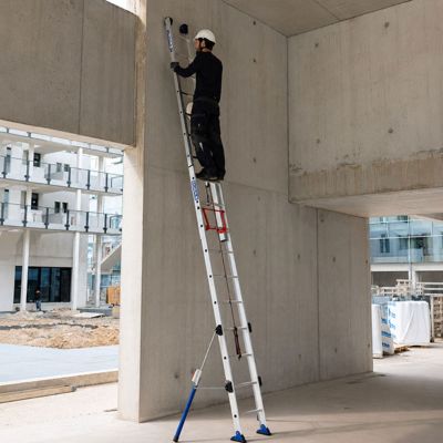 Echelle 2 plans de longueur 6.05m - Pieds stabilisateurs repliables - 2x12 barreaux - 610412