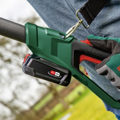 Elagueuse sur perche sans fil sur batterie 18V Bosch UniversalChainPole guide 20 cm (avec batterie et chargeur)