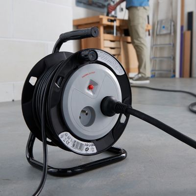Enrouleur de bricolage H05VVF 3G1mm² 2 prises 15m
