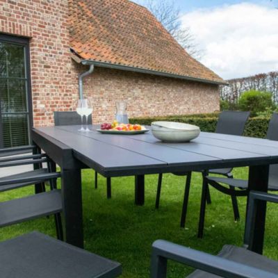 Ensemble HPL 6/10p en aluminium noir et plateau en HPL gris avec 6 fauteuils en textilène
