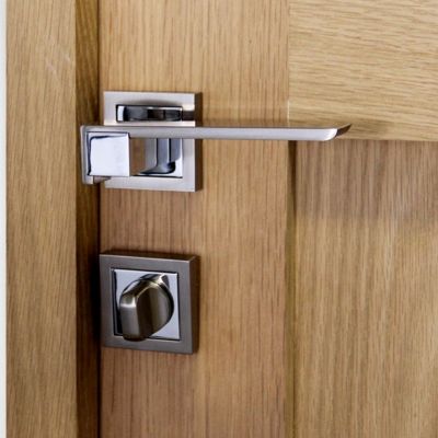 Ensemble Poignée De Porte Sur Rosace Rectangle à Visser Pereire Chrisligne Blanc Chrome Blanc 50mm