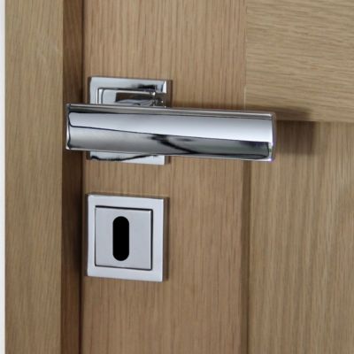 Ensemble poignée de porte sur rosace rectangle à visser sorbonne Chrisligne chrome argenté Ø50mm