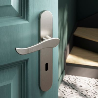 Ensemble poignée sur plaque rond serrure GoodHome Armel effet nickel satin gris L.130mm x l.42mm entraxe 165-195mm