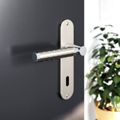 Ensemble poignée sur plaque rond serrure GoodHome Brigg effet chrome et nickel satin gris L.132mm x l.40mm entraxe 165mm