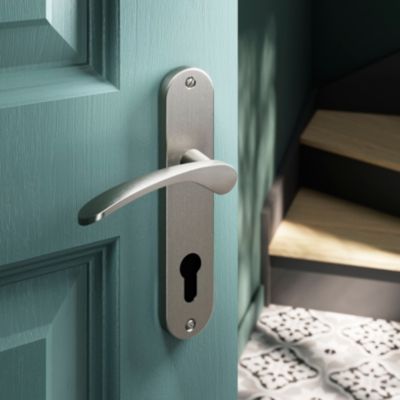 Ensemble poignée sur plaque rondcylindre GoodHome Beare effet nickel satin gris L.110.5mm x l.40mm entraxe 165mm