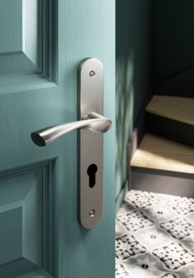 Ensemble poignée sur plaque rondcylindre GoodHome Breage effet nickel satin gris L.120.5mm x l.40mm entraxe 195mm