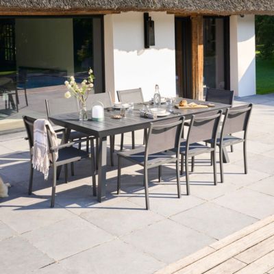 Ensemble table de jardin extensible et 10 chaises en aluminium gris  Oviala