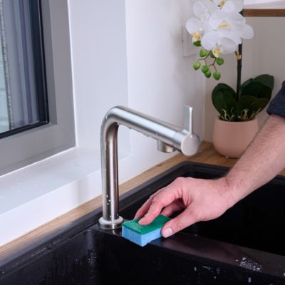Éponge synthétique à récurer multi-usages L.13 x l.8,4 x ep.2,4 cm multicouleur vendue par 20 pièces