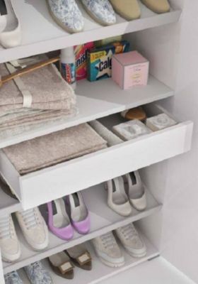 Etagere à chaussures Tarassaco, meuble d'entrée polyvalent avec porte miroir, Meuble à chaussures , 72x37h195 cm, Blanc et Ciment