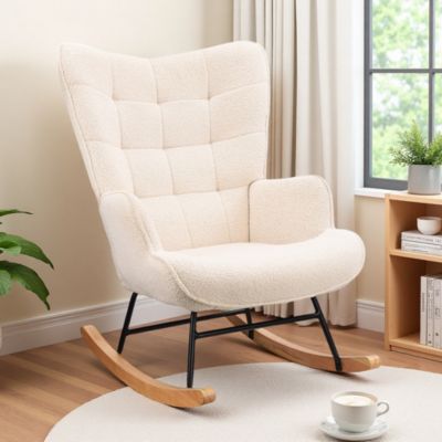Fauteuil à bascule en tissu teddy beige avec dossier capitonné, design cosy et moderne pour salon ou chambre