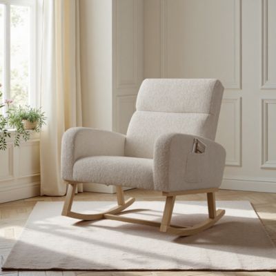 Fauteuil à bascule en tissu teddy beige avec poches latérales, assise large et patins antidérapants silencieux