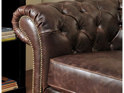 Fauteuil chesterfield CLOTAIRE 100% cuir vieilli