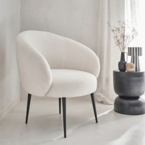 Fauteuil cosy rond en bouclette crème. Hima. L 74 x P 72 x H 80.5cm