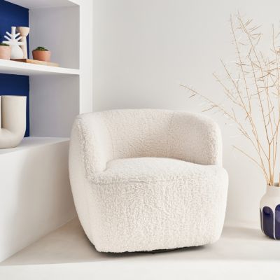 Fauteuil cosy rond pivotant en bouclette crème. Laya. L 79.5 x P 77.5 x H 67cm