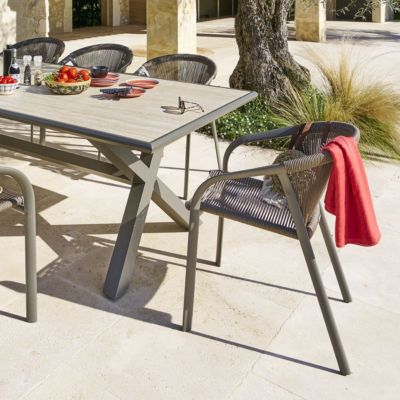 Fauteuil de jardin empilable Riu vert wengé & praline en aluminium traité en epoxy - Hespéride