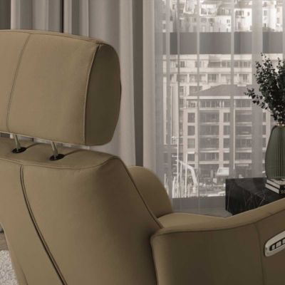 Fauteuil relax électrique pivotant avec têtière manuelle tout cuir marron clair - REANE