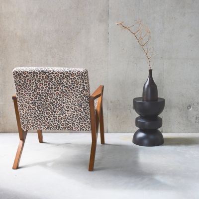 Fauteuil scandinave bois d'hévéa et imprimé léopard