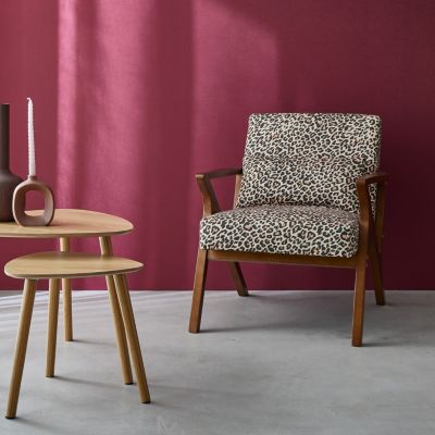 Fauteuil scandinave bois d'hévéa et imprimé léopard