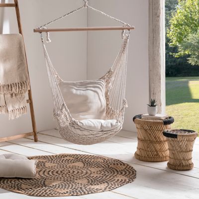 Fauteuil suspendu bohème 2 coussins écru design macramé