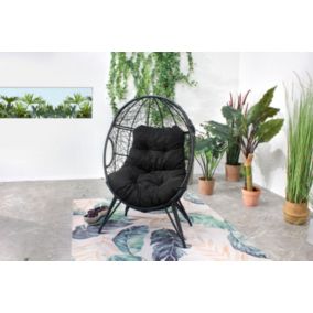 Fauteuil œuf sur pied en résine noir effet rotin JANE