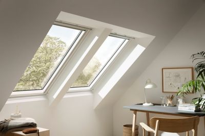 Fenêtre de toit à rotation VELUX Confort Whitefinish - bois peint en blanc L. 78 x H. 98 cm (GGL 2076 MK04)