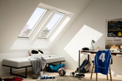 Fenêtre de toit à rotation VELUX Tout Confort Everfinish - polyuréthane L. 78 x H. 98 cm (GGU 0057 MK04)