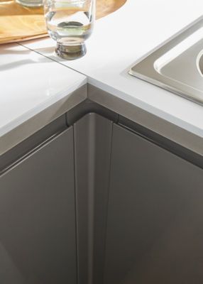 Fileur d'angle GoodHome Garcinia anthracite brillant H. 71.5 cm x l. 59 mm x Ep. 5 mm