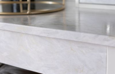 Film adhésif décoratif D-C-Fix Marmor Cortes gold PVC avec adhésif marbre lisse mat et satiné blanc et doré L. 200 x l. 67,5 cm