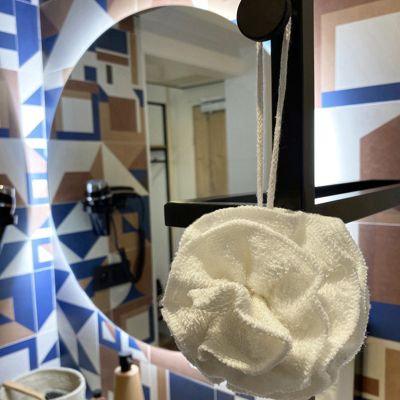 Fleur de douche à suspendre en fibre de bambou et coton 13 cm